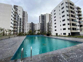 Luxury 3 Bedroom Apt Near Park and Sea, Heated Indoor Pool, Wifi, Free Parking - 0