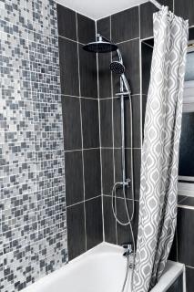 Midnight Horizon - shared bathroom - 1