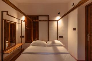 The Oneness Living- Seasonal Heritage stay with Tholpaavakoothu nights - 2