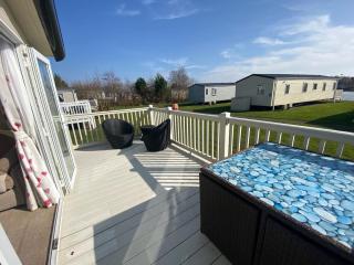 Haven Lakeside Luxury Decking Retreat 2 Bedroom Caravan - 4