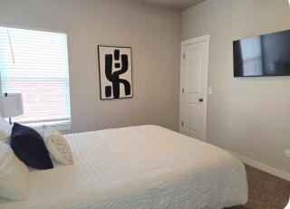 Family-Friendly 3BR Townhome - 6