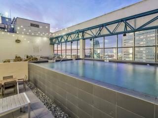 Beautiful Apt in Downtown w/Pool | Indoor Parking - 9