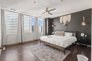 Beautiful Apt in Downtown w/Pool | Indoor Parking - 6