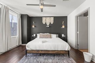 Beautiful Apt in Downtown w/Pool | Indoor Parking - 1