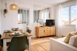 superbe appartement entierement renove - proche plage - quartier presidents - 0