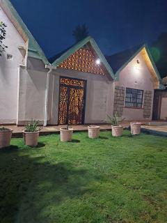 Yukis & Kukis Place, 5 bedrooms, 5 bathrooms, 2 Sitting Rooms - 2