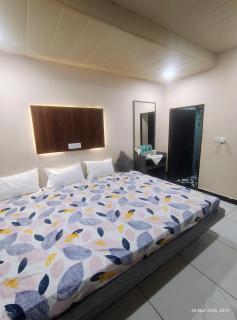 Hotel Shivnandani - 4