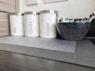 Basildon Premium Crew Stay 4 BR, Sleeps 8, Parking - 4