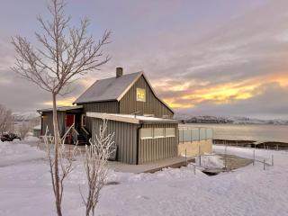 Jacuzzi, fjord view & northern lights - close to Hammerfest & North Cape - 3