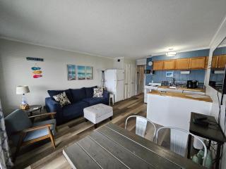 BEACHSIDE CONDO-WATER AND POOL VIEW Top Floor - 6