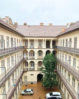 Cozy 1BR near Opera & Gozsdu with Terrace - 2