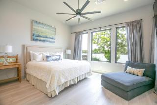 City Escape Lakefront Boat Dock Fishing - 0