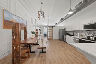 Woolworth Loft - Gaslamp 4BR Downtown Pad with Tub - 5