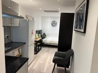 Modern Studio flat with free parking - 6