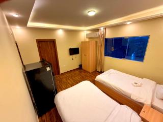 Valley Of Aida's Pyramids Hotel - 4