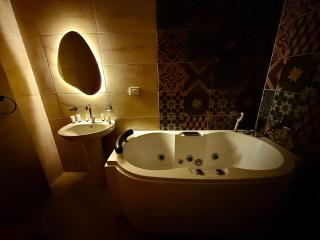 Valley Of Aida's Pyramids Hotel - 8