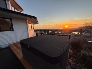 The White Haus - Beach -Wine -Hot tub -Seafood - 9