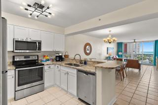 2 Bedroom Newly Remodeled Beachfront Condo, Destin - 4