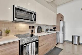 Sleeps 6 I Downtown I Walk to Conv Ctr I 24hr Gym - 4