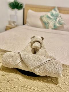 A Touch of the Tropics-Cozy Warm 2BR Stay - 1