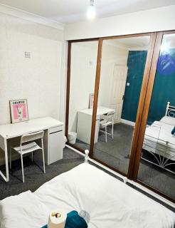 Stylish Guest House in heart of Dartford Central - 8