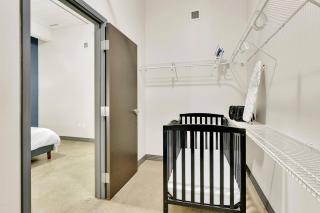 Downtown I King Beds I Free Parking I Gym I Pool - 3