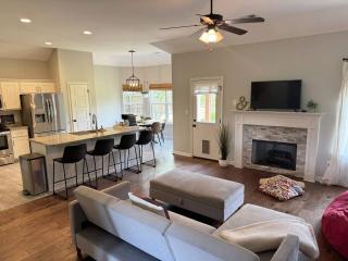 3BR w/ Pool Table & Ping Pong - Near Snowden - 8