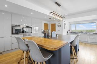 Luxury 4 bed beachside home with coastal views - 6