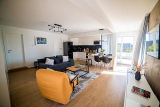 Apartman 76 - Modern Apartment with On-Site Private Parking - 8