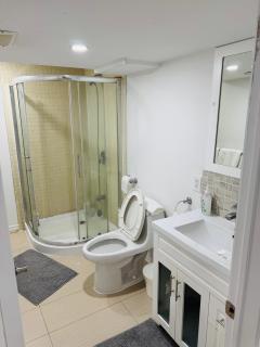 Private Deluxe basement suiteP1 - 4