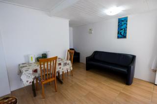 Falledge Apartments - Coral - 6