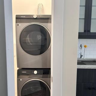 Spacious Family Suite with private Kitchenette and Laundry - 2