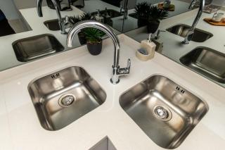 RestHaus Suite, Ellipse Waterfall - 1