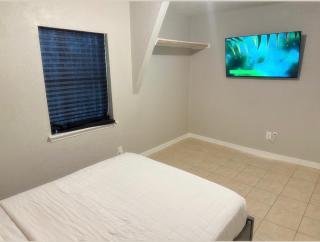 Cozy 2BR WiFi Free Parking Near IAH-DT- #PASS - 3