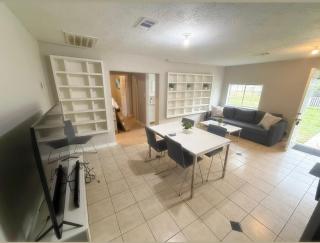 Cozy 2BR WiFi Free Parking Near IAH-DT- #PASS - 9