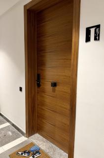 Luxury 1BR CFC with Pool, Balcony & City View - 8