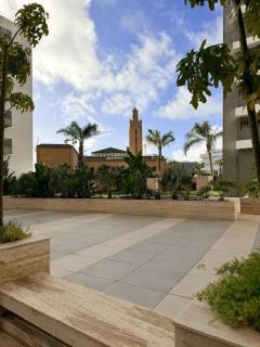 Luxury 1BR CFC with Pool, Balcony & City View - 1