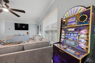 Waterfront Lakehouse Sleeps 10, Pet-Friendly, Private Fishing Lake - 6