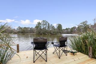 Waterfront Lakehouse Sleeps 10, Pet-Friendly, Private Fishing Lake - 1