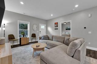 Modern 2BR Apt, Pets + Laundry, Near Univ & Mosaic - 8