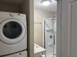 Gorgeous 3-Bedroom 3Bathroom house - 8