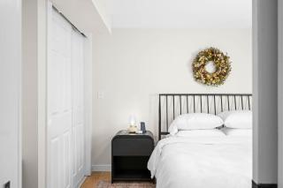 Luxury Garden Suite w/Sauna steps from Downtown - 0