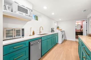 Luxury Garden Suite w/Sauna steps from Downtown - 8