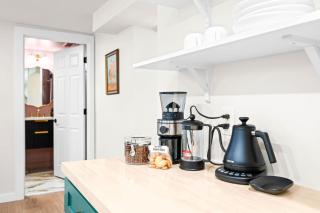 Luxury Garden Suite w/Sauna steps from Downtown - 7