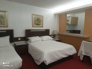 Khalifa Suite Studio Serviced Apartment - 4