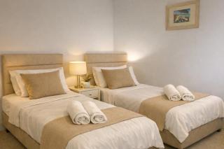 Breathtaking views of Yarra River and City skyline with Gym access - 4