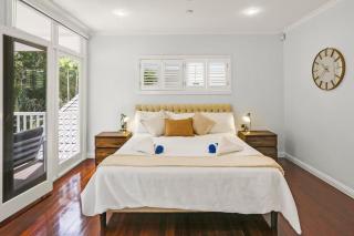 Willow Garden Stays Cairns - Beachfront 4 Bedroom Luxury Holiday Home - 6