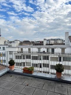 Exclusive Rooftop Duplex Penthouse, 3 BR, hot tub, 2 terrace, downtown, 6min walk to main station - 1