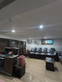 Jai Krishna Guest House - Ayodhya - 1