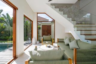 Villa Laurenda - Stunning Luxury Villa with Air-Conditioned Living Area Near Nuanu and Luna Beach Club - 6